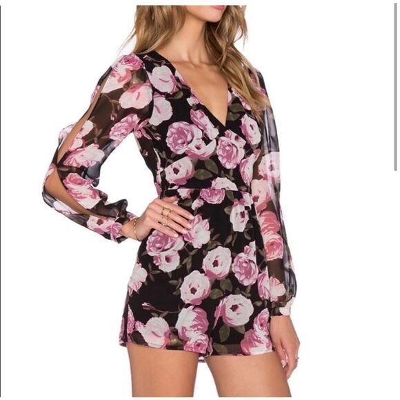 BCBG Generation  Floral shorts romper long sleeve size 0 - Picture 1 of 9